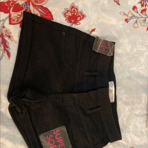 NEW Black Denim short shorts